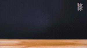 老豆腐切小塊。