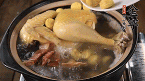 出國(guó)前加少許鹽，撒上蔥花即可。