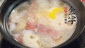 出鍋前加適量鹽調(diào)味，撒香菜點綴就可以啦。