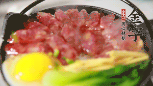 最后撒上蔥花，攪拌均勻就可以啦。