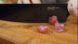 【餡料】3.金字土香腸、香菇切小丁。