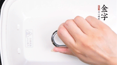 大火煮開后，再上鍋中火蒸20分鐘，出鍋后撒上蔥花。