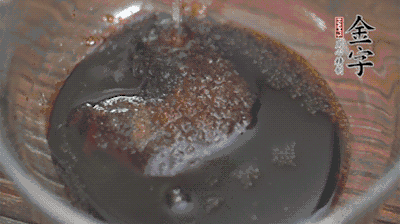 調(diào)配醬汁：耗油、生抽、老抽、糖、鹽、清水?dāng)嚢杈鶆颉?>
					</div>
					<span>步驟 3/5</span>
					<p>調(diào)配醬汁：耗油、生抽、老抽、糖、鹽、清水?dāng)嚢杈鶆颉?/p>
				</li><li>
					<div   id=