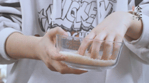 大米提前放浸泡1小時。