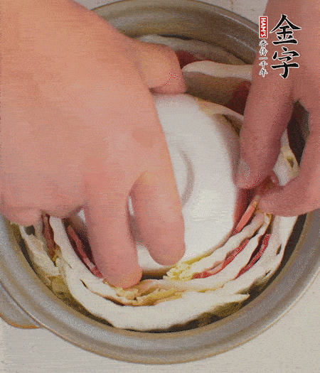 寬度剛好是鍋的高度?？垡粋€小碗更有助于幫助造型。