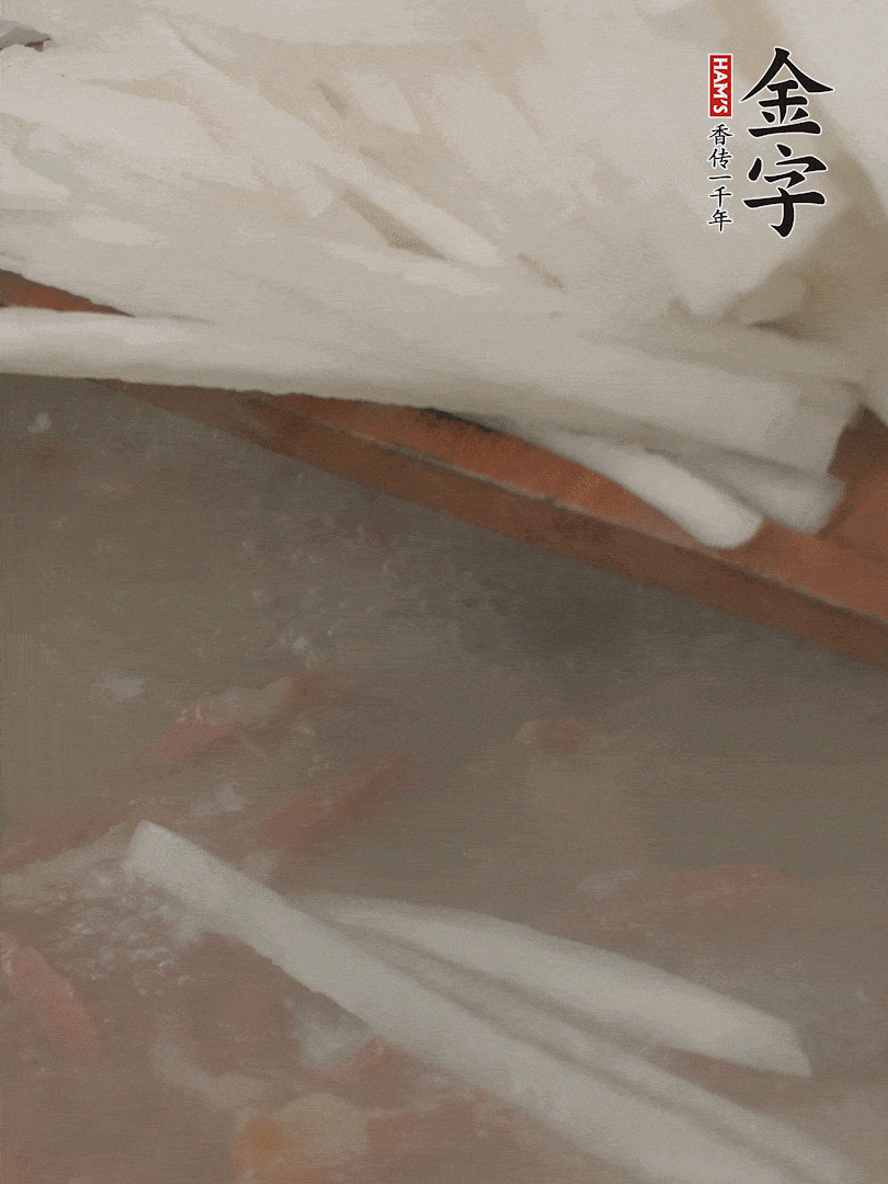 放蘿卜絲，燉5分鐘。