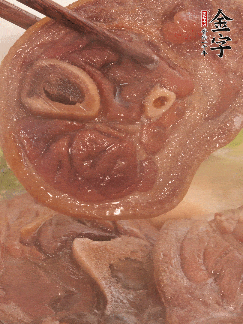 大火燒開后，調(diào)成小火燜煮30分鐘，煮至蓮藕軟糯。