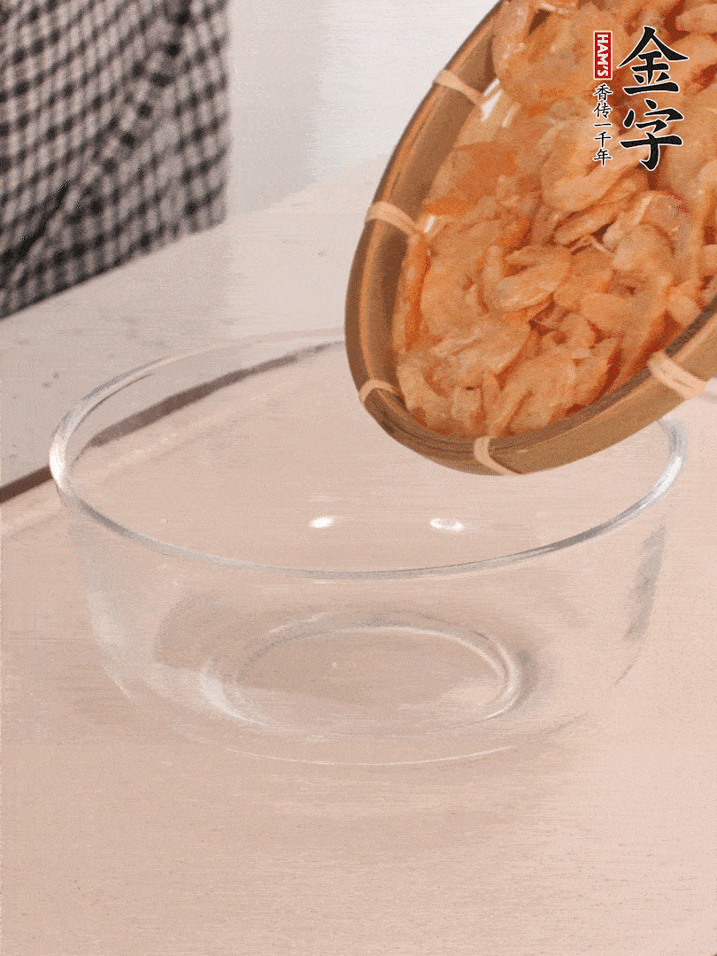 海米提前用溫水浸泡一會(huì)。