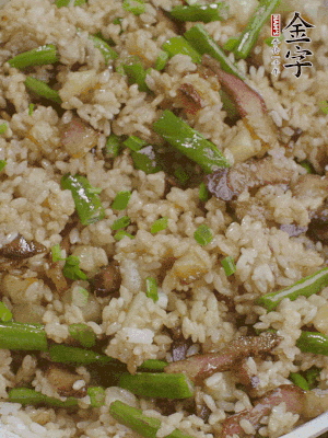 淋一點(diǎn)生抽、蠔油，撒蔥花。