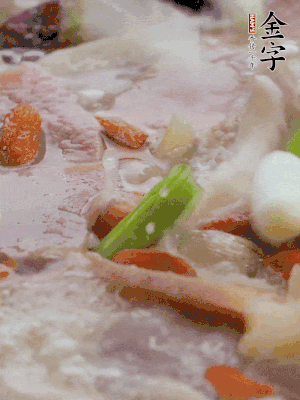 最后下枸杞、蒜白。