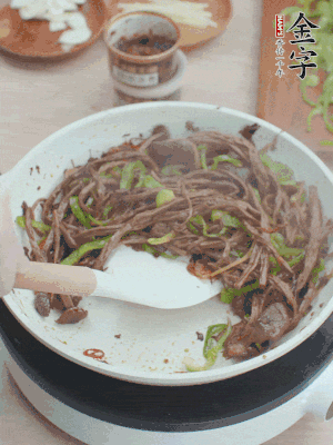 少許鹽調(diào)味。