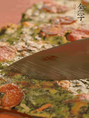 小火煎3分鐘后翻面，蓋蓋兒燜2分鐘。