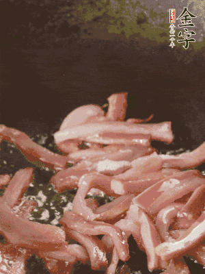 再放豌豆苗翻炒均勻。