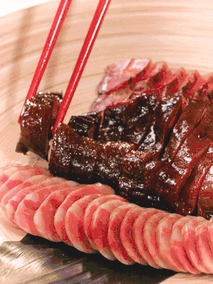 香腸、醬肉適合切片、醬鴨適合切塊。