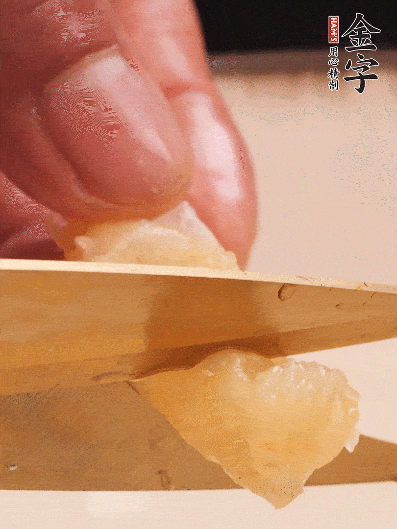 取出放入清水中，清洗表面，再剪成小段