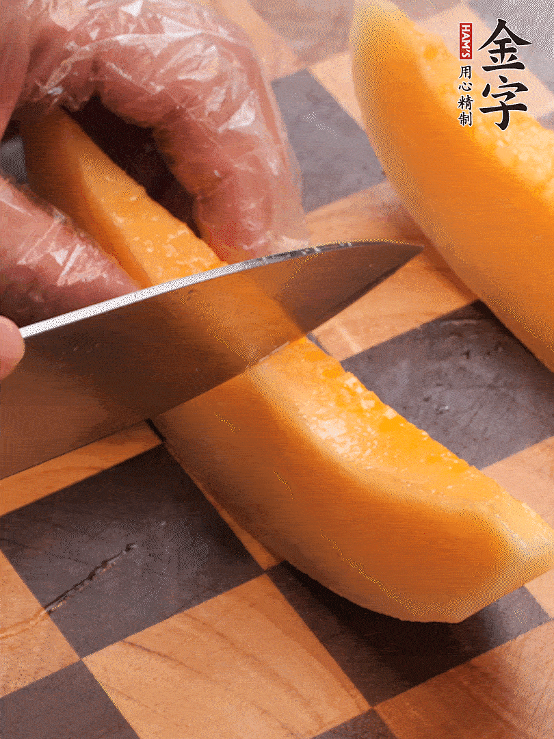 火腿包裹哈密瓜，按圓形擺放