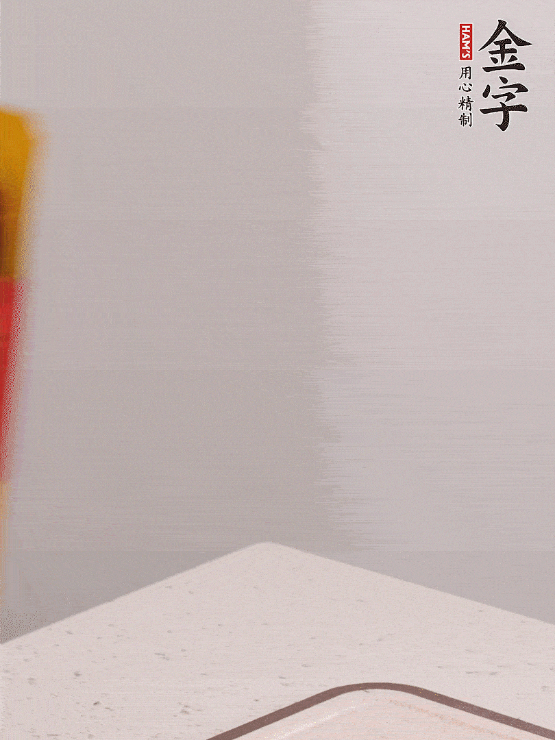 金字火腿切片，溫水浸泡5分鐘，將牛腩放鍋中，倒入比食材多2倍的清水，加姜焯水