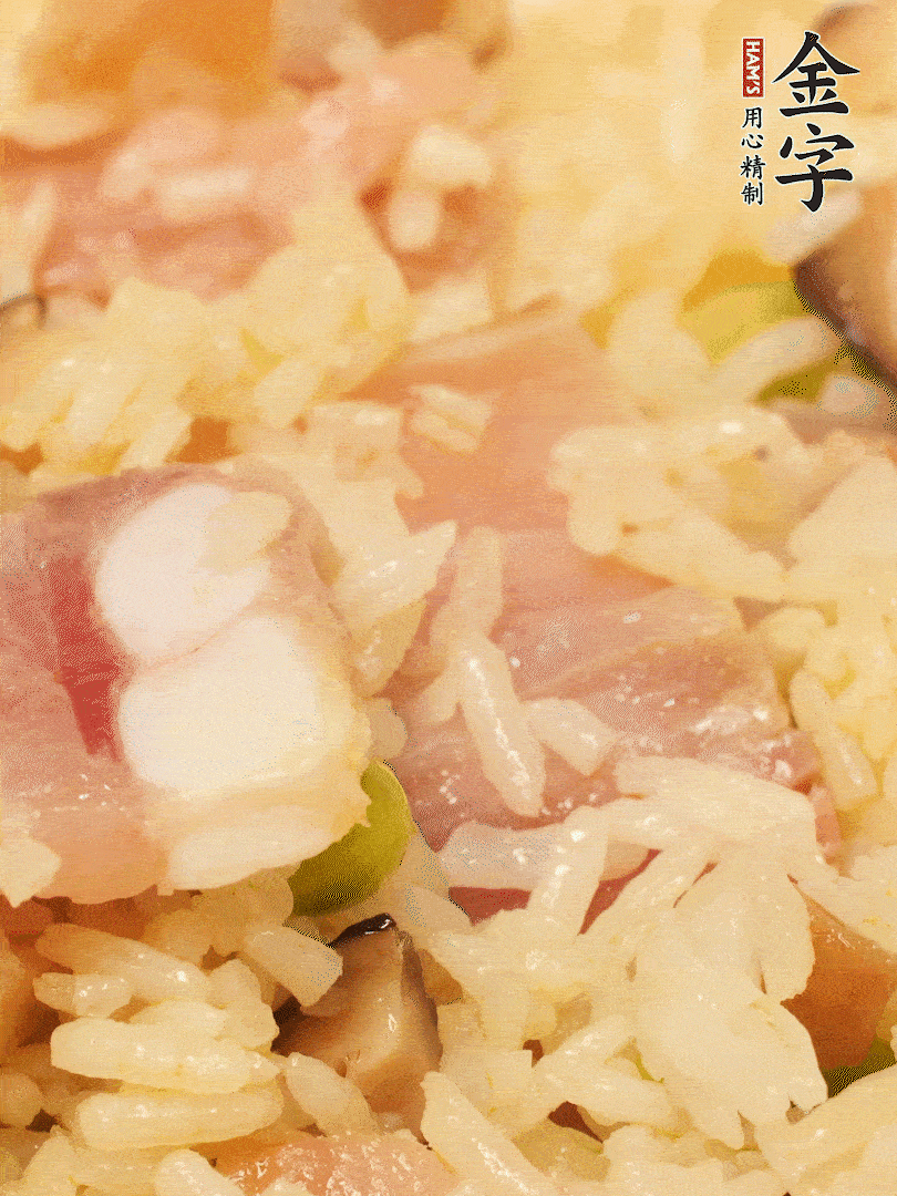 下米飯、蝦米繼續(xù)翻炒