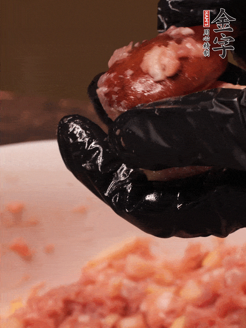 攪拌上勁，15g食用油，再攪拌一下，分成30g小圓球，冰凍1小時(shí)