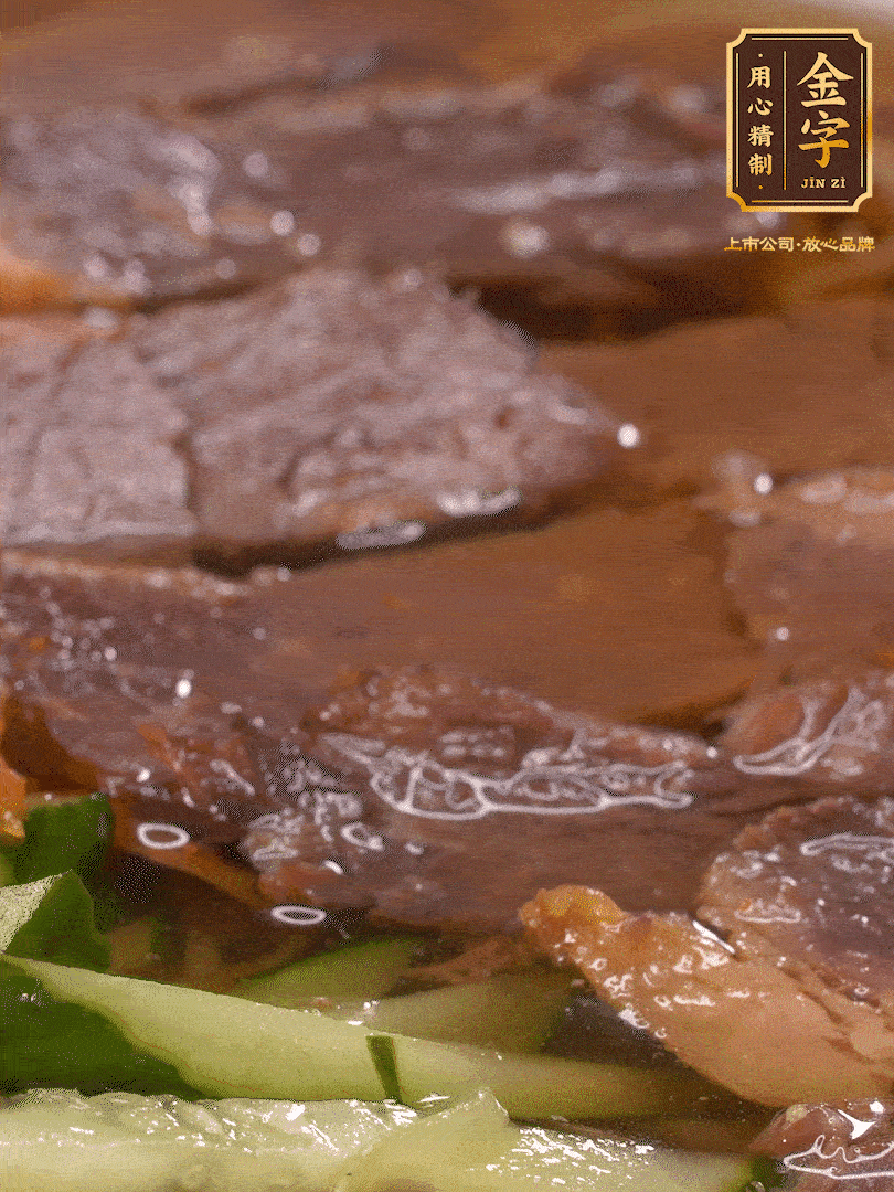 養(yǎng)麥冷面，涼水中清洗浸泡5分鐘，沸水中煮3分鐘，涼水漂洗沖涼