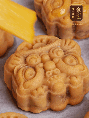 冷卻5分鐘刷上蛋液，160℃再烤10分鐘，回油1晚更香