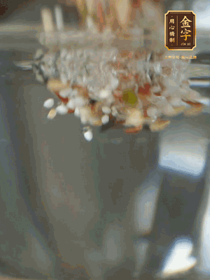 雜糧提前浸泡6小時(shí)，洗凈后下砂鍋