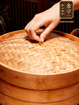 麻辣香腸蒸10分鐘，切成片，蒜苗切斜段，姜蒜干辣椒小米椒切碎