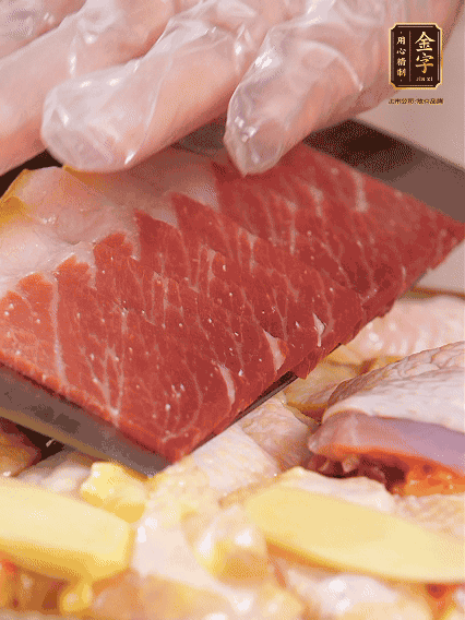 碼上金字火腿片，上鍋蒸足40分鐘